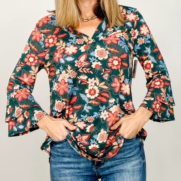 Dear Scarlett Tops - NEW! Dear Scarlett 3/4 length Bell Sleeve Top L Hunter Green Floral Print